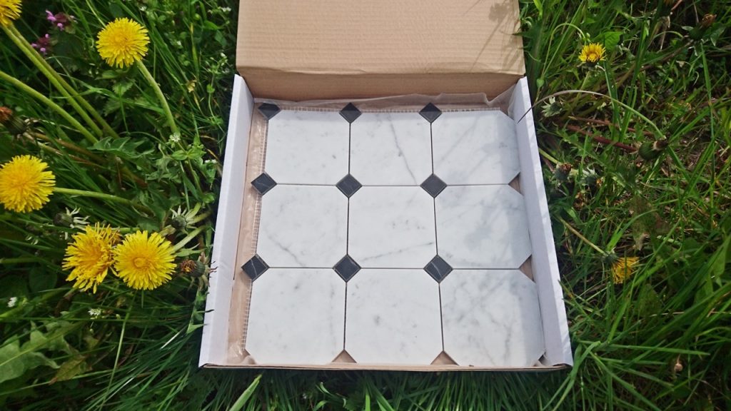 OCTAGON Bianco Carrara + Nero Marquina, mozaika marmurowa