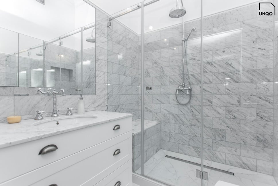 Bianco Carrara cegiełki – Kraków, projekt UNQO