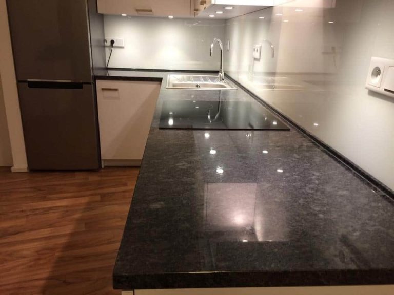 Steel Grey – blaty, apartament we Wrocławiu