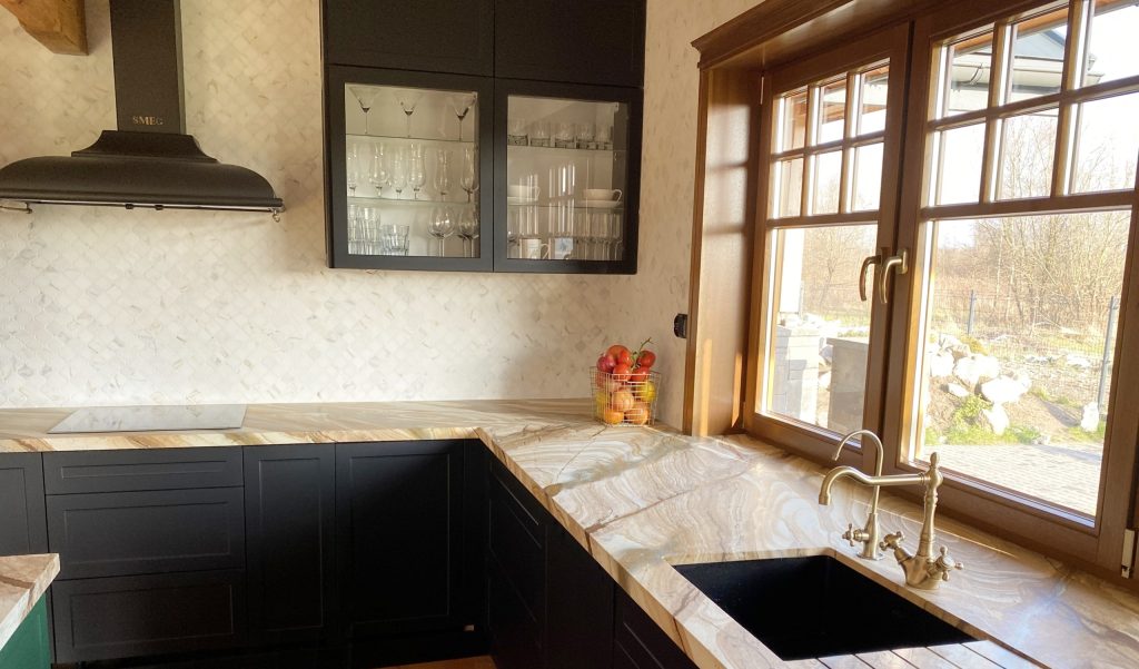 Mozaika Arabesque Calacatta Gold mat