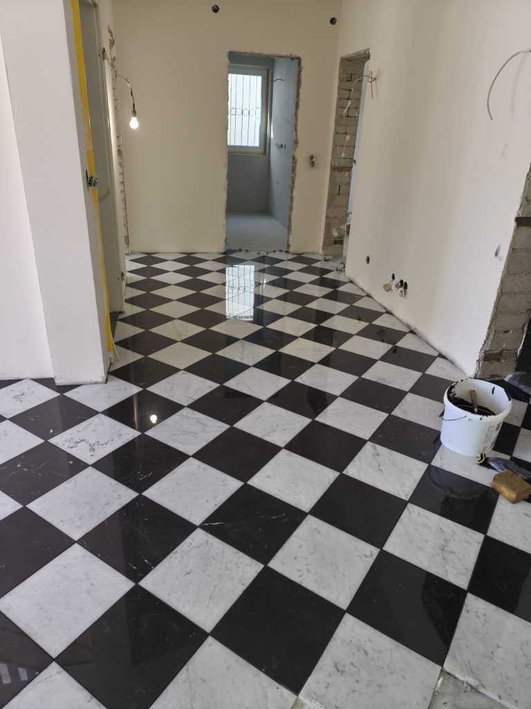 Szachownica polerowana Bianco Carrara S i Nero Marquina S