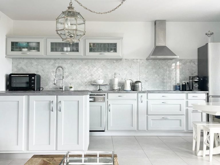 Arabesque Bianco Carrara poler- kuchnia