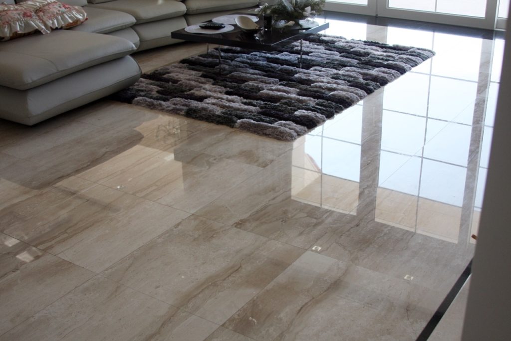 Breccia Sardo 60x60x2cm, posadzka w willi