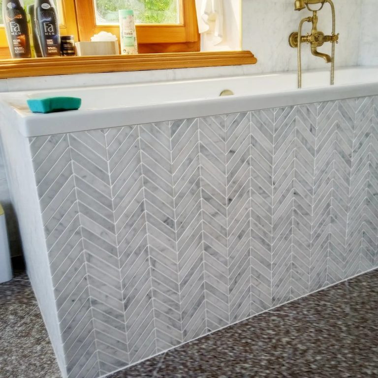 Chevron Bianco Carrara poler