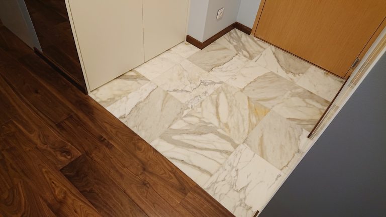 Calacatta Gold – przedpokój, Warszawa