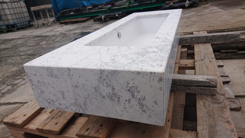 Blat łazienkowy pogrubiany Bianco Carrara