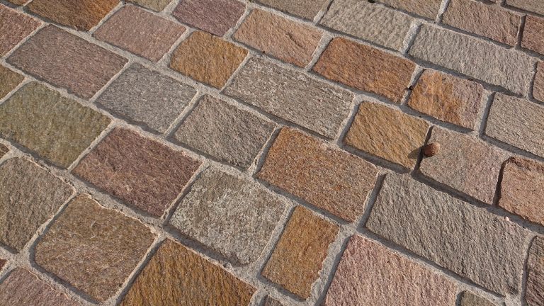 Wybór odpowiednich materiałów na tarasy i ścieżki ogrodowe: Porfir jako trwały i estetyczny wybór
