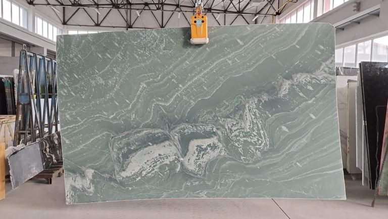 Nowe zielone kwarcyty naturalne – idealne na blaty ze względu na twardość kwarcytu