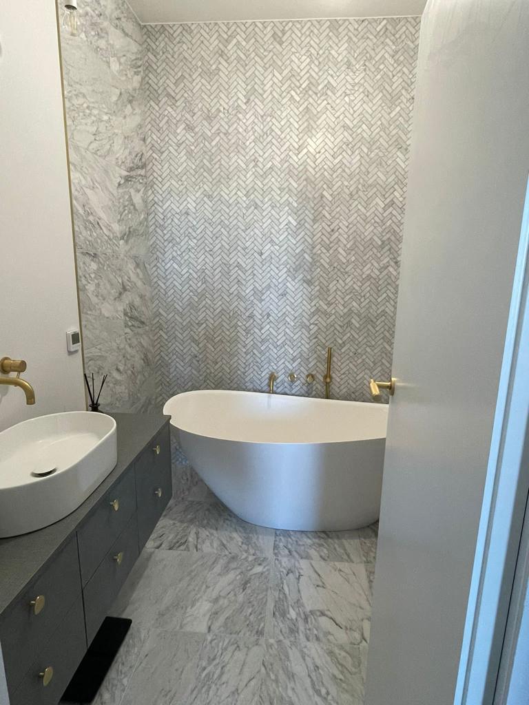 Płytki Bianco Carrara i Jodełka BC