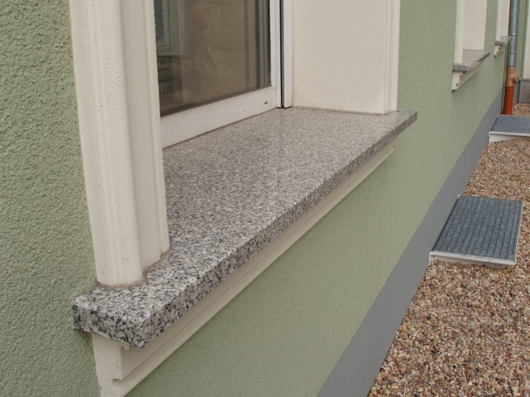 Parapety kamienne — marmur, granit czy trawertyn? Poradnik